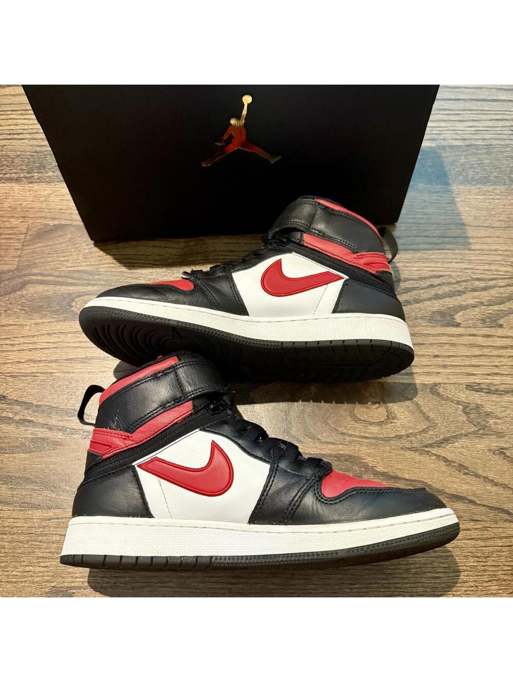 Nike Air Jordan Retro 1 High FlyEase 'Bred Toe' Red & Black Sneakers 7Y